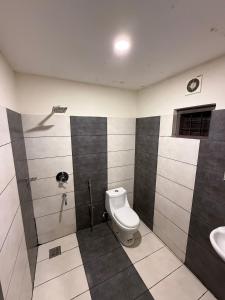 a bathroom with a toilet and a sink at Wayanad Cocos Villa in Tariyod +7 photos