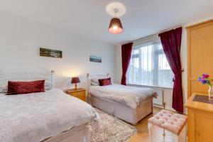 a bedroom with two beds and a window at 2 Bed in South Molton oc-willo in South Molton