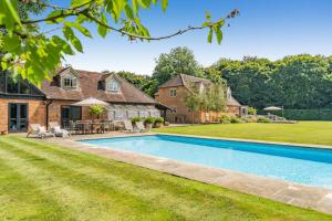 an estate with a swimming pool in front of a house at 7 Bed in Henley-on-Thames oc-d29802 in Northend