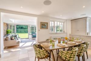 a kitchen and dining room with a table and chairs at 7 Bed in Henley-on-Thames oc-d29802 in Northend