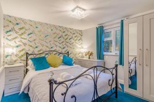 a bedroom with a bed and blue carpet at 1 Bed in Flimwell oc-s30131 in Ticehurst