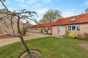 a row of brick buildings with a grass yard at 5 Bed in Haceby oc-c31061 in Haceby