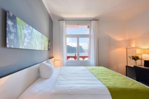 Postel nebo postele na pokoji v ubytování Hotel Vitznauerhof - Lifestyle Hideaway at Lake Lucerne