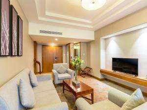 TV a/nebo společenská místnost v ubytování Wan Yue Grand Skylight Hotel