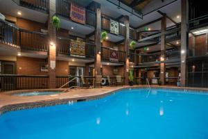 a large pool in therium of a hotel at Club Wyndham Durango in Durango