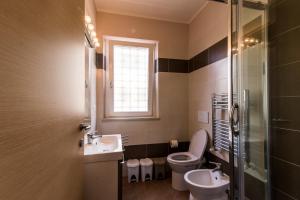 A bathroom at Guest House Roma Express