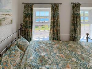 a bedroom with a bed and a window at Post Office Lodge in Manish