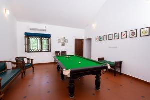a billiard room with a pool table in it at Quinta da Praia by Semper Felix in Calangute