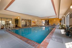 a large swimming pool in a hotel lobby at Comfort Suites Elizabethtown in Elizabethtown