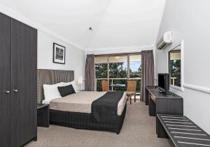 a hotel room with a bed and a television at Comfort Inn & Apartments Northgate Airport in Brisbane