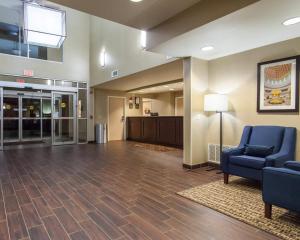 a lobby with a couch and a chair and a lamp at Comfort Suites Tulsa Central in Tulsa +37 photos