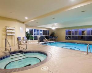 a large swimming pool in a hotel room at Comfort Suites Tulsa Central in Tulsa