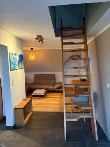 a ladder in a room with a living room at Schwalbennest Flensburger Förde in Westerholz