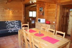a dining room with a table and chairs in a cabin at Les castors in Roubion