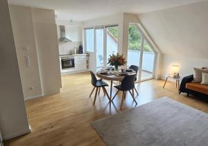 a living room with a table and chairs and a couch at Pferdeparadies Untergrünhagen in Bad Fallingbostel