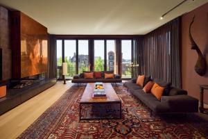 a living room with a couch and a fireplace at Hotel Miss Blanche in Groningen