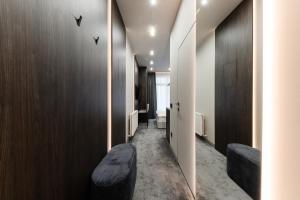 a hallway with a bench in a room at EVURI Apartments BUDAPEST 2 in Uzhhorod