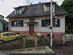 a yellow car parked in front of a house at Chez Mamilou in Soufflenheim