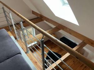 an overhead view of a loft with a staircase at Ferienwohnung Achelpöhler in Hagen im Bremischen