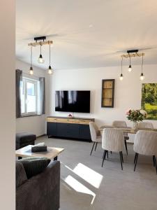 a living room with a table and a tv at Ferienwohnung-Karwe in Karwe