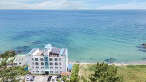 an aerial view of a hotel and the ocean at Youngduk Sea & Spa Pension in Yŏngdŏk