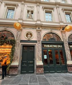 a store front of a building with green doors at Les Chambres du Vaudeville in Brussels