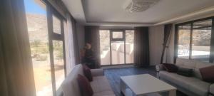 a living room with a couch and a table at Dareen Resort 1 in Bahlāʼ