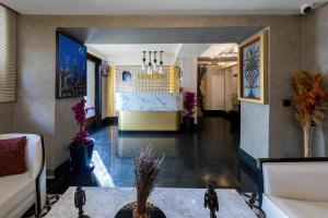a living room with a bed and a table at Dareyn Boutique in Istanbul