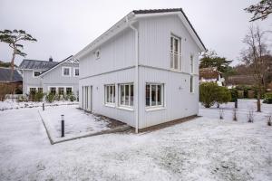 a house being constructed in the snow at Chalet Wacholder in Dierhagen
