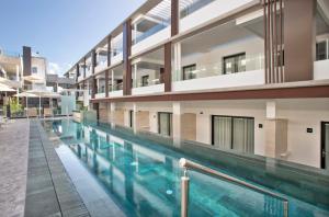 an empty swimming pool in front of a building at Hotel Coral Cotillo Reef in El Cotillo +36 photos