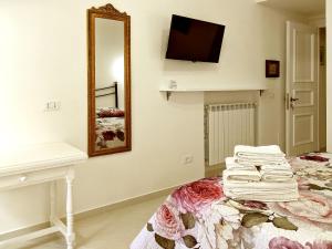 a bedroom with a mirror and a bed with towels at Il Veliero B&B in Gaeta