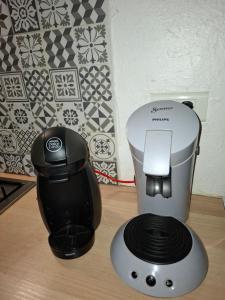 a blender sitting on a counter next to a coffee maker at Maison Les Géraniums parking privé in Linthal