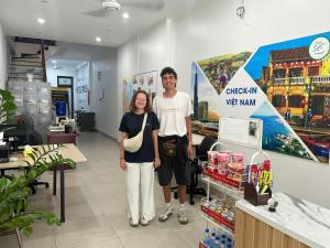a man and a woman standing in a store at HT Airport Inn in Phù Xá Ðoài
