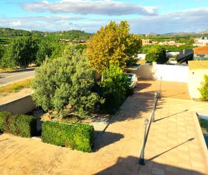 an overhead view of a yard with trees and bushes at La Villa Blanca in Pedralba