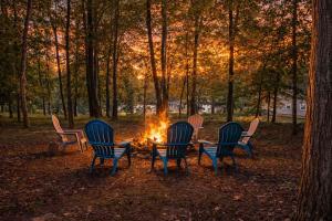 a group of chairs around a camp fire at Rough River Lake Hideaway Your Lakeside Escape in Fentress McMahan