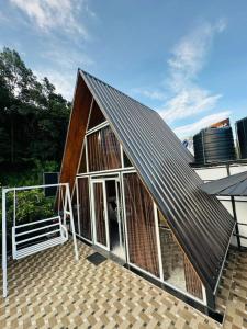 a metal roof on top of a house at Dedunu Guest in Badulla