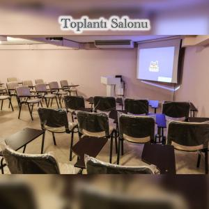 a room with chairs and a projection screen at Boğaz Otel in Çanakkale