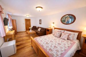 a bedroom with a bed and a couch at U Bílého koníka in Kostelní Bříza