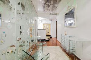 a room with a wall covered in glass plates at Hotel Trecento in Rome