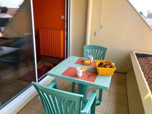 a table with chairs and a basket of food on a balcony at Le Balcon de la Conchée in Saint Malo +15 photos