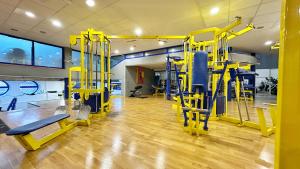 a gym with yellow treadles and treadles at Športové a relaxačné centrum - ŠRC in Stará Ľubovňa