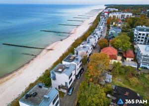 an aerial view of the shoreline of a beach at 365PAM - Boulevard Z Widokiem Na Morze in Ustronie Morskie