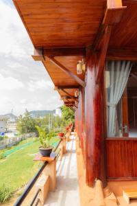 a balcony of a house with a view of a yard at Bungalow Hải Yến in Ly Son