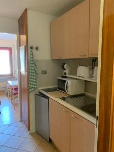 a kitchen with a stove and a microwave at Studio Seguret in Sauze d'Oulx
