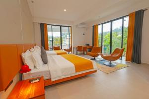 a bedroom with a bed and a table and chairs at Sun Top Grand in Ella