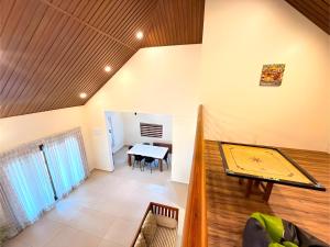 a room with a ping pong table and a dining room at Evara Stays Coorg in Kushālnagar +12 photos