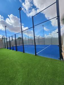 a batting cage on a tennis court at Villa Prestige Privée avec Vue Splendide in Marrakesh