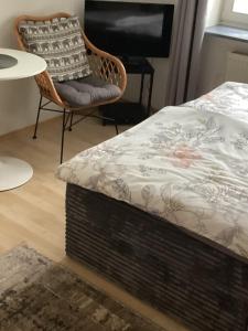 a room with a bed and a chair and a table at Helpens Hof in Salzhausen