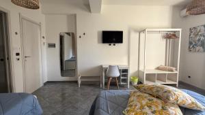 a bedroom with a bed and a mirror at A Casa di Giù B&B in Syracuse