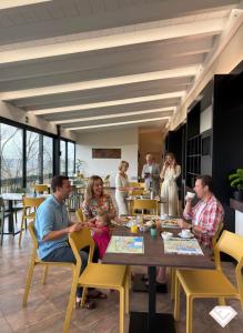 a group of people sitting around a table at Ile Hotel in Peschiera del Garda